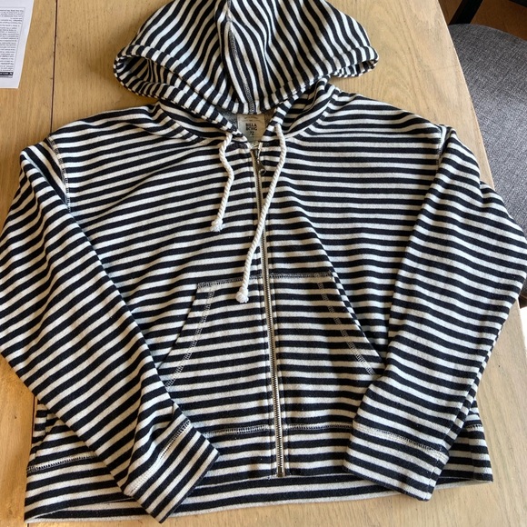 Billabong Black and White Sweater - Picture 4 of 6